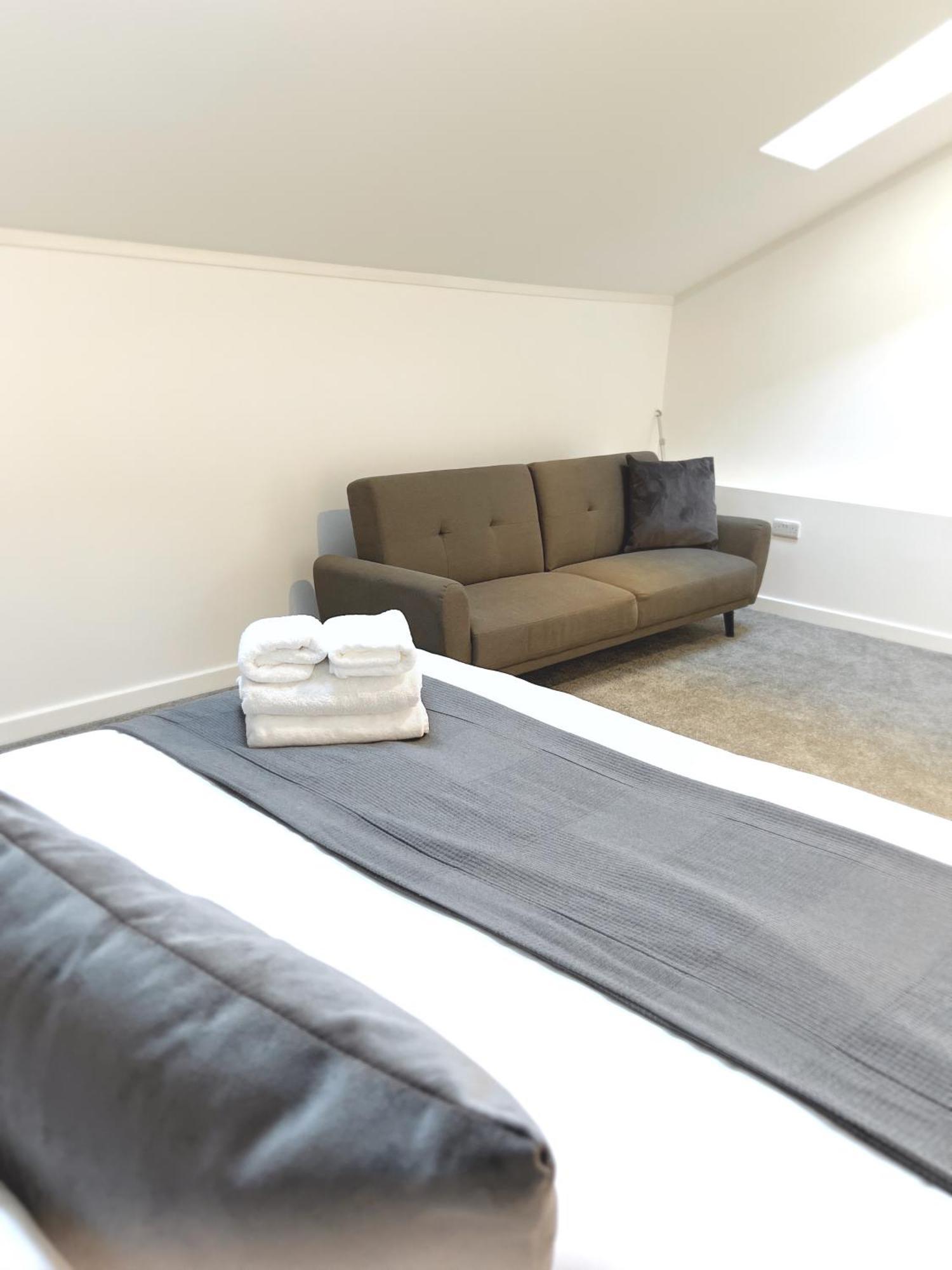 Ascot House Apartments Peterborough Exteriör bild